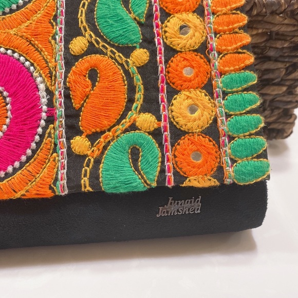 Junaid jamshaid bag/ clutch - Picture 3 of 7